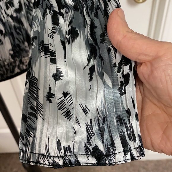 Julia Lane black & white animal pattern reversible jacket -Size Medium - Picture 13 of 16